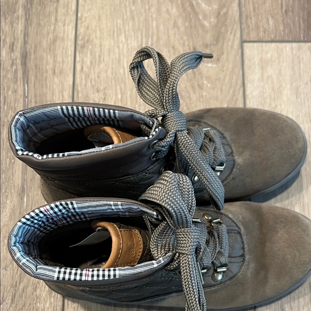 Women’s Gray/Brown Boots - Picture 3 of 11